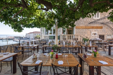 Kovový nábytok pre zahradné restaurácie Algarve